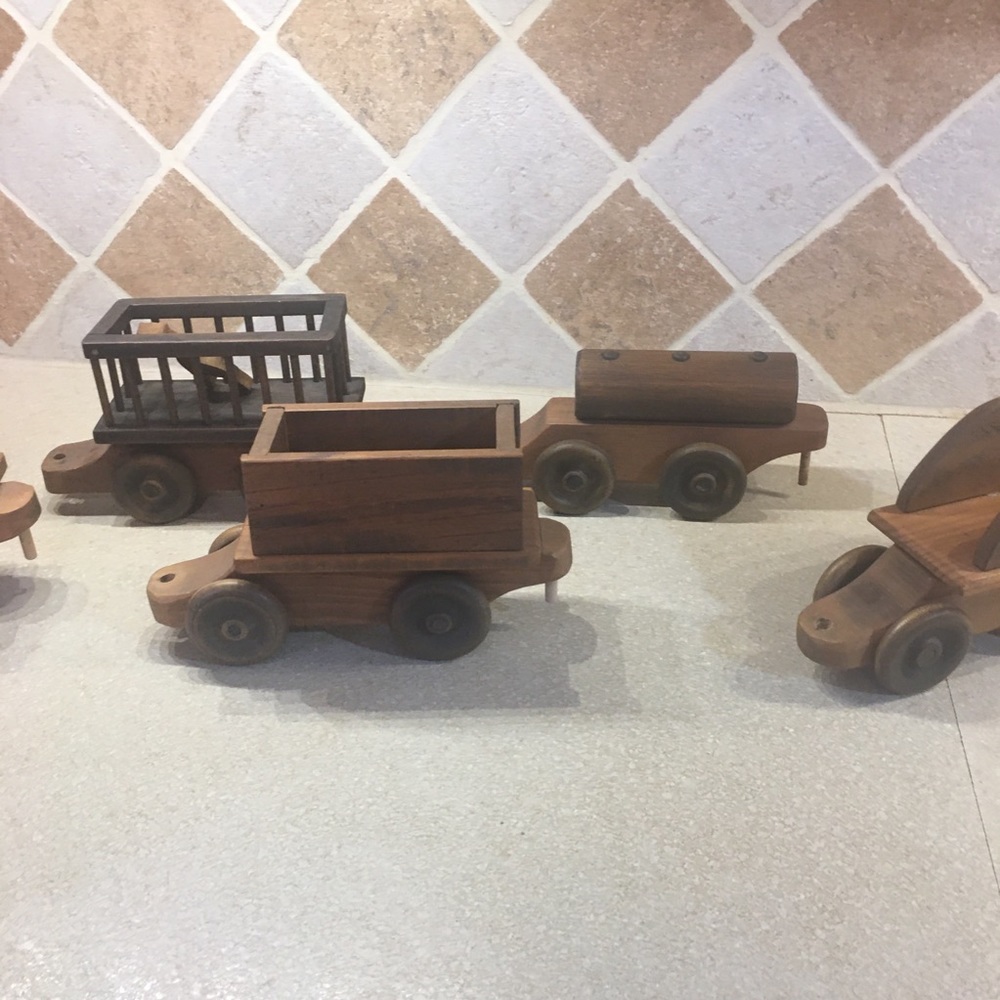 Wooden train set. - Picture 8 of 8